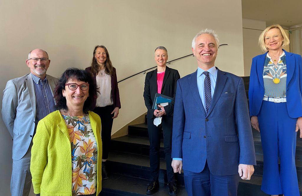 v.r.: Anneliese Willfarth, Dr. Konrad Schober, Sabine Kahle-Sander, Antje Radetzky, Helga Gotthart, Gerd Nitschke